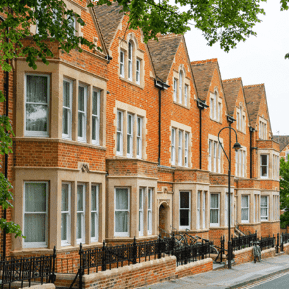 UK House Prices Drop: Is It Time to Buy?