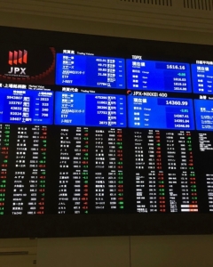 Japan Stocks Attract Foreign Investors