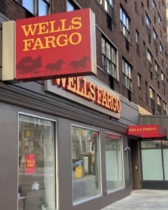 Baffling Strategy: US’s Wells Fargo Leaves South Carolina Behind for Chicago
